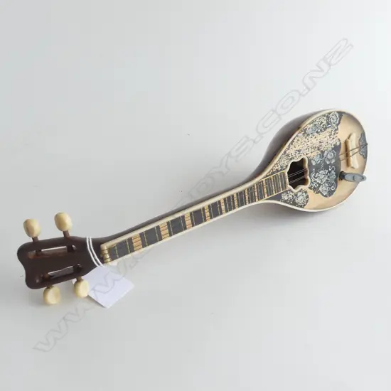 VINTAGE SWISS WIND UP MUSICAL MANDOLIN L.260MM (WORKING) 