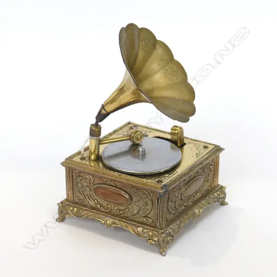 SM WIND UP MUSICAL GRAMAPHONE - WORKING L 100MM