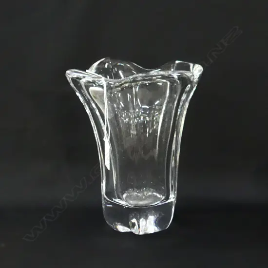 SIGNED CLEAR ART GLASS VASE 215mm