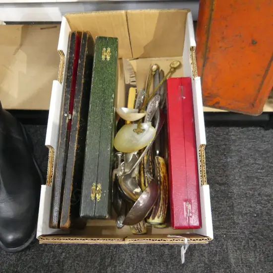 GOOD BOX LOT ASST CUTLERY iNCL STAG HORN CARVERS, BOXED SETS ETC.