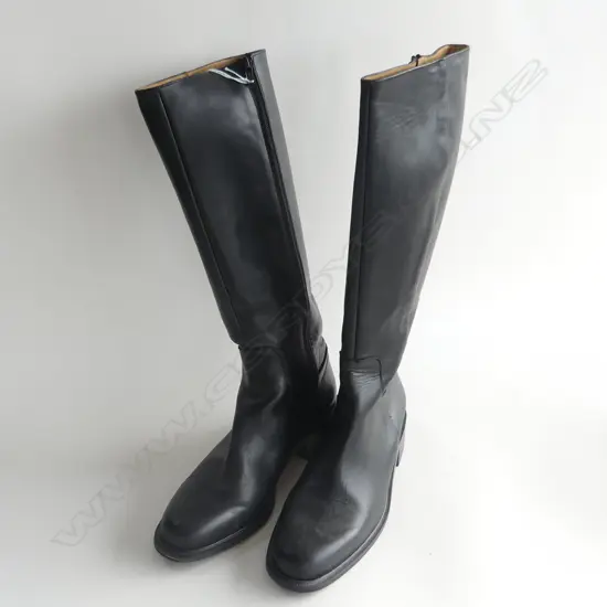 PR MINNIE COOPER WOMAN'S BLACK LEATHER BOOTS size 9 knee high AS NEW