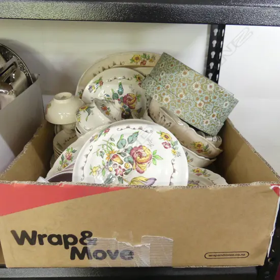 BOX LOT BOOTHS 'BROMLEY' DINNER SERVICE + ASST. SUSIE COOPER