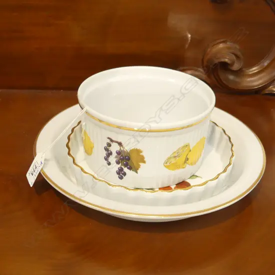 3 ROYAL WORCESTER EVESHAM CIRCULAR DISHES; SOUFFLE 155mm dia, PIE DISH 195mm, FLAN 265mm 