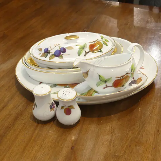 7 PCES ROYAL WORCESTER EVESHAM; PLATTER W.370mm, 2 OVAL DISHES, LIDDED DISH, SAUCE BOAT, PR CONDIMENTS