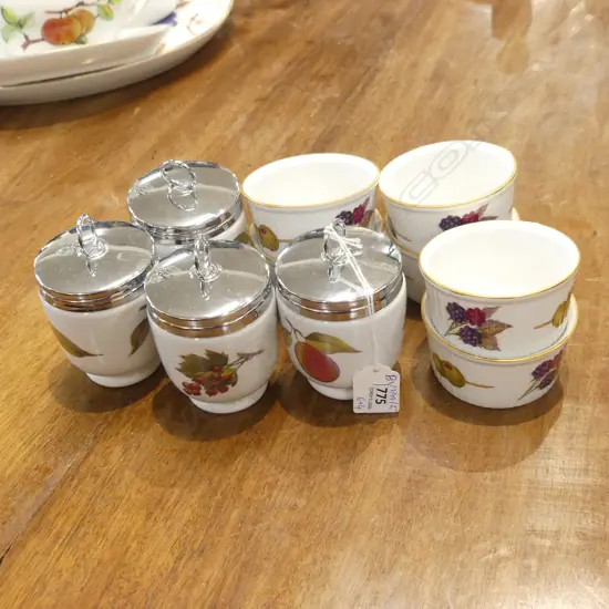 10 PCES ROYAL WORCESTER EVESHAM; 6 SML RAMEKINS 80mm dia, 4 EGG CODDLERS