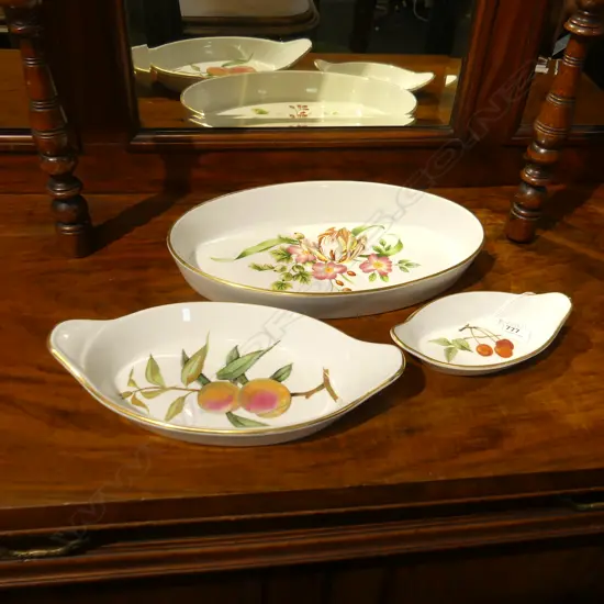 3 ROYAL WORCESTER OVAL BAKING DISHES; 2x EVESHAM 1x PERSHORE W.310mm