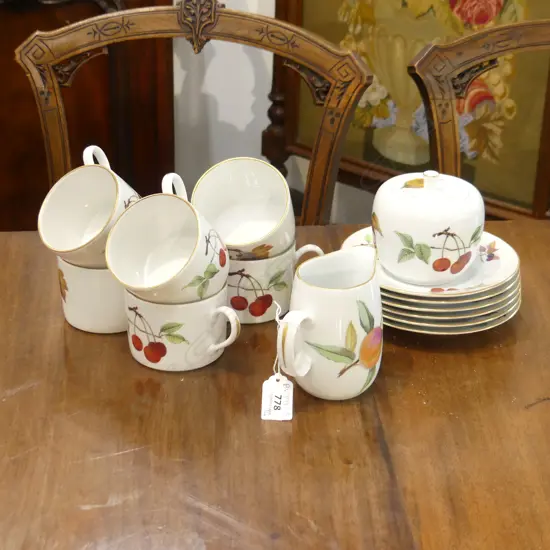 6 ROYAL WORCESTER EVESHAM C/S + MILK JUG & LIDDED SUGAR