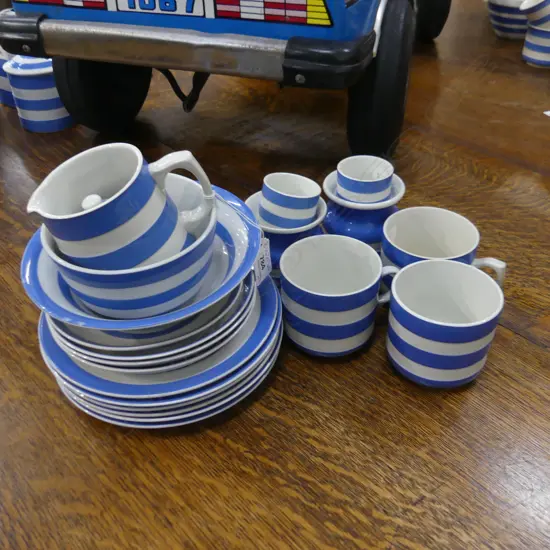 21 PCES CORNISHWARE - ALL EARLY GREEN LABEL - 10 SML PLATES, 3 MUGS, ETC