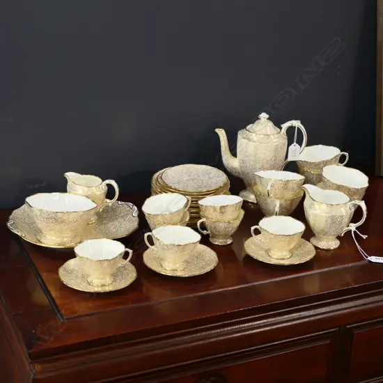 HAMMERSLEY TEA AND COFFEE SERVICE APPROX 34 PIECES SOME MINOR WARE