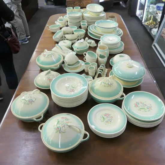 VERY LARGE SUSIE COOPER DRESDEN SPRAY DINNER SERVICE (crazing / some chips)