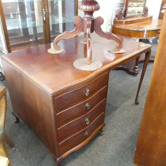 QUEEN ANNE MAHOGANY DESK 4 DRAWER minor marks W.1215mm