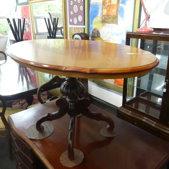 VICTORIAN STYLE MAHOGANY VENEER OVAL TABLE 1140 X 700MM