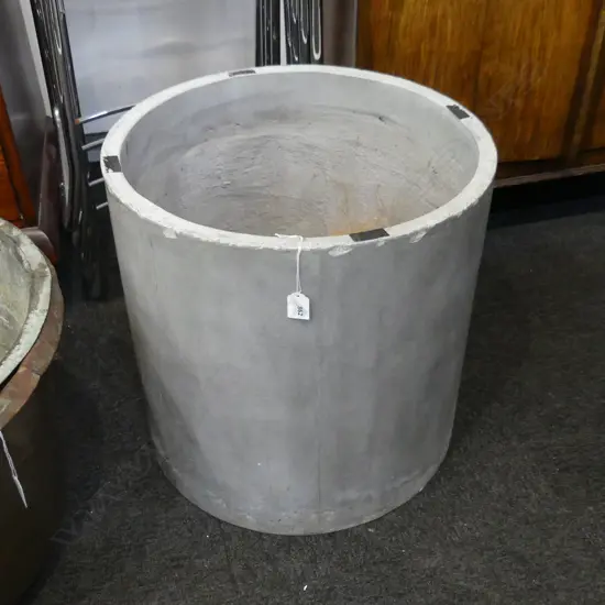 LG ROUND CONCRETE GARDEN POT  500 X 500MM