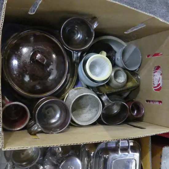 BOX OF NZ STUDIO POTTERY DISHES BOWLS MUGS ETC