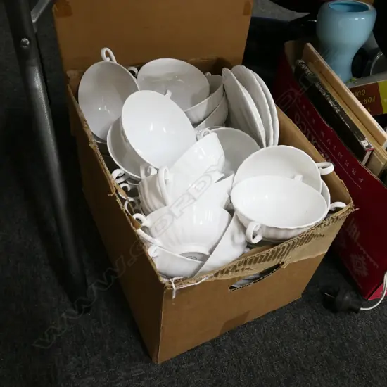 BOX LOT WHITE SUSIE COOPER SOUP COUPES & SAUCERS