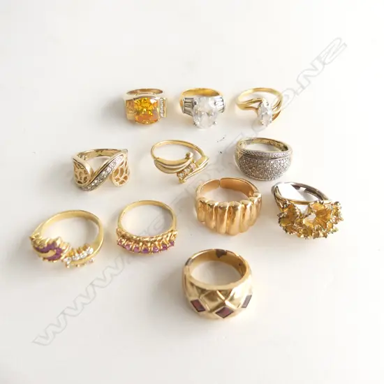 11 GOLD TONE / SILVER GILT COSTUME RINGS