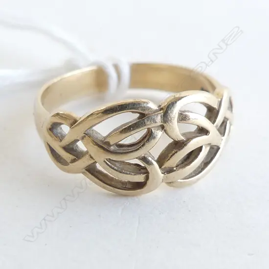 9CT GOLD CELTIC HEART KNOT RING