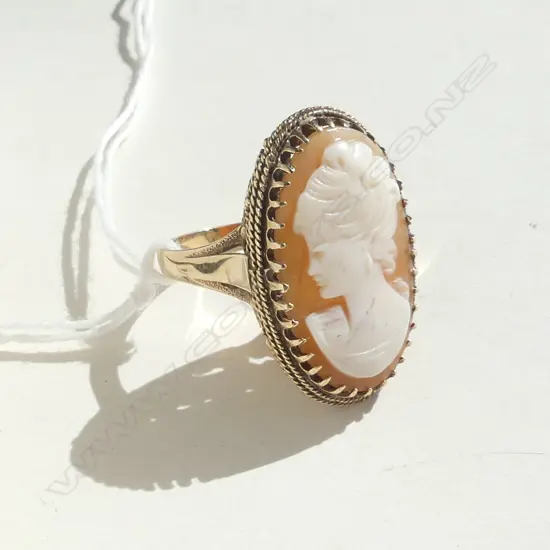 LGE 9CT CAMEO RING woman in profile fancy mount (20851)