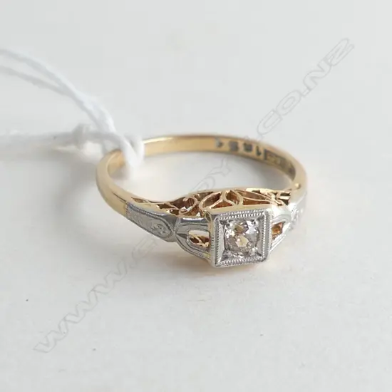 18 CT GOLD & PLATINUM DIAMOND RING 2.2 GRAMS -