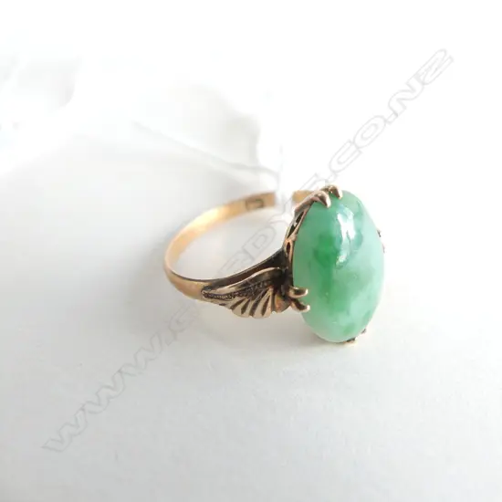 18CT JADE RING 1.6 GRAMS