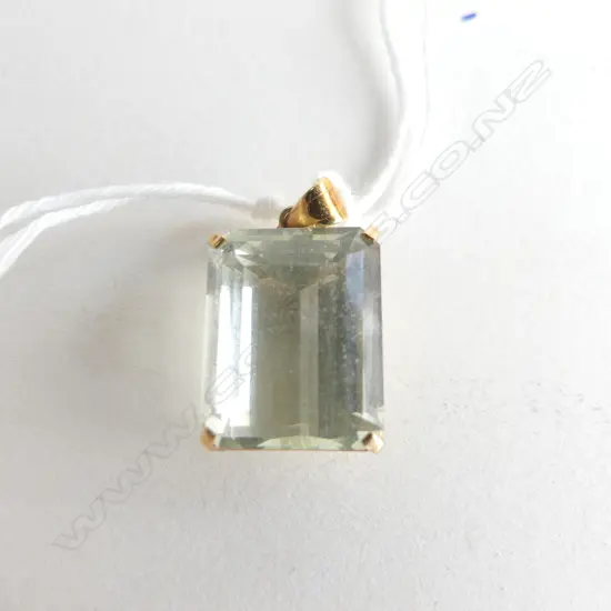 18 CT PALE STONE - AQUAMARINE? PENDANT 3.7 GRAMS