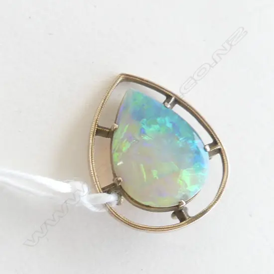 EDW 9CT & FULL OPAL BROOCH w good colour L.27mm (20933)