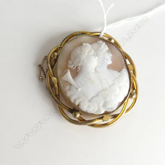 LGE ANTIQUE CAMEO BROOCH 2 WOMEN/ANGELS AMONGST CLOUDS H.65mm