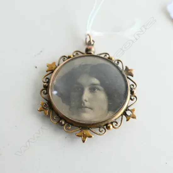 VINTAGE 9CT GOLD DOUBLE SIDED LOCKET PENDANT (A/F)  7.72GMS