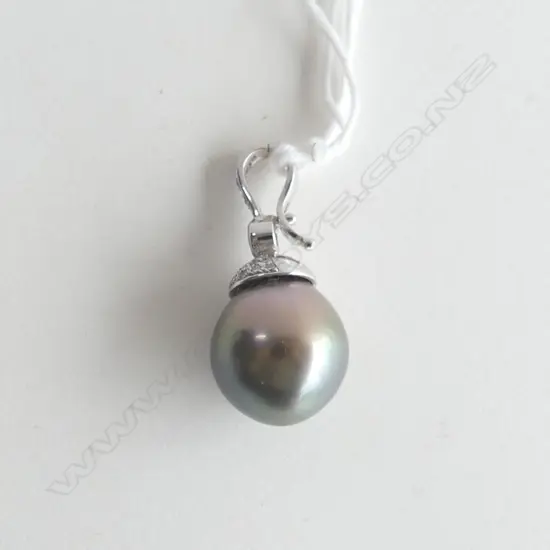 14 CT WHITE GOLD & BLACK PEARL PENDANT 7 GRAMS L.30mm