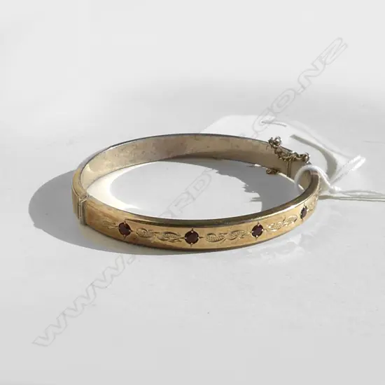 9ct GOLD ON SILVER HINGED BANGLE SET W 5 GARNETS
