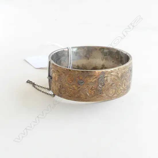 9CT ON SILVER ENGRAVED HINGED BANGLE