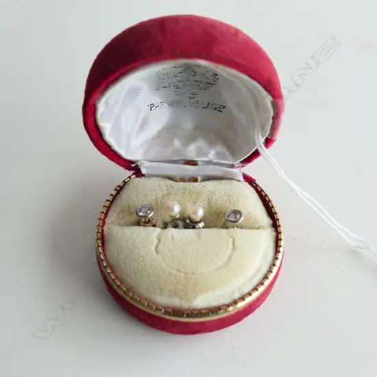 9CT GOLD & DIAMOND STUD EARRING & SILVER & PEARL STUD EARRINGS  1.49GMS