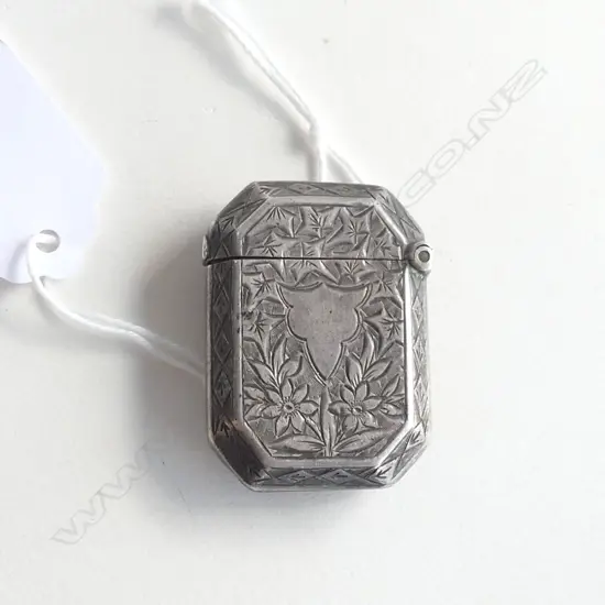 c1900 SILVER ENGRAVED FANCY VESTA OCTAGONAL
