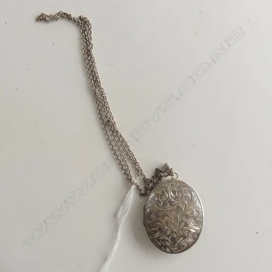 LGE SILVER ENGRAVED LOCKET ON SILVER CHAIN