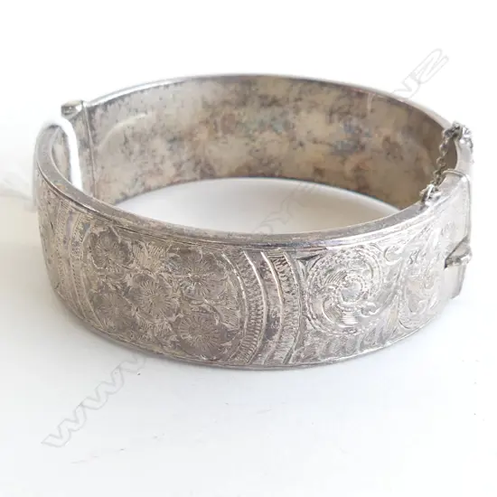 (021) SILVER HINGED BANGLE 1/2 ENGRAVED