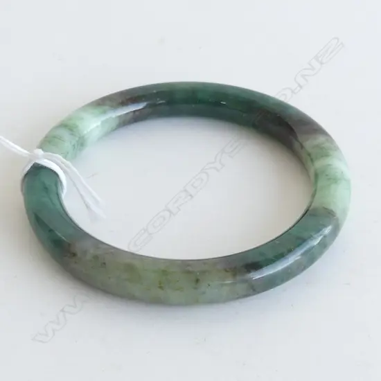 (20607) GREEN JADE/AGATE BANGLE PALE HIGHLIGHTS