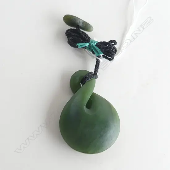 NZ POUNAMU (GREENSTONE) SINGLE TWIST ENGRAVED PENDANT (L60MM) ON BLACK WAXED ADJUSTABLE CORD