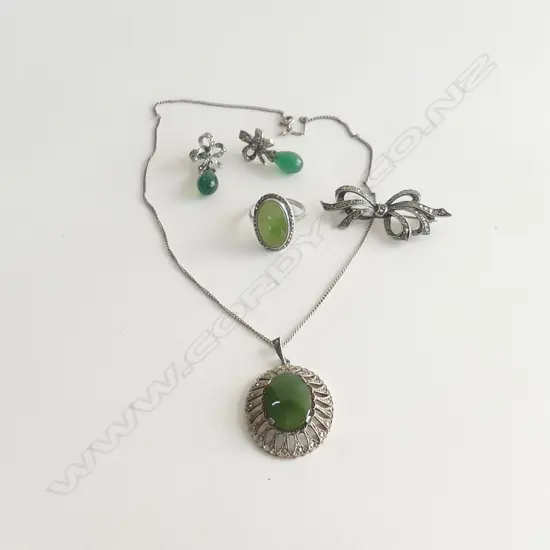 SILVER MARCASITE POUNAMU & GREEN STONE JEWELLERY: BROOCH NECKLACE RING & EARRINGS