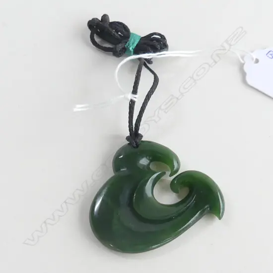 NZ POUNAMU (GREENSTONE) LG HEI MATUA PENDANT (L52 X 50MM) ON BLACK WAXED ADJUSTABLE CORD