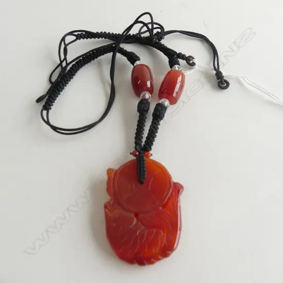 ORIENTAL CARVED AGATE NECKLACE 