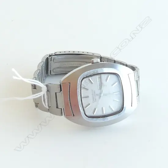 VINTAGE CARAVELLE GENTS WRISTWATCH SET-O-MATIC GLASS SCRATCHED