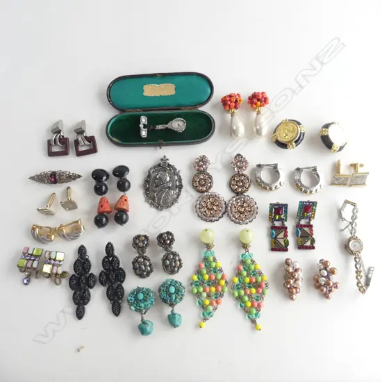 ASST. COSTUME JEWELLERY; CLIP EARRINGS ETC