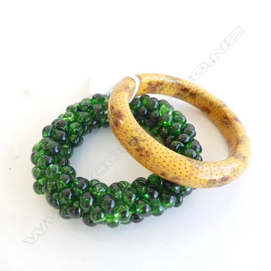 2 BANGLES; GREEN CHUNKY GLASS BEAD & 1970'S FLORAL BUCH & DEICHMANN, COPENHAGEN