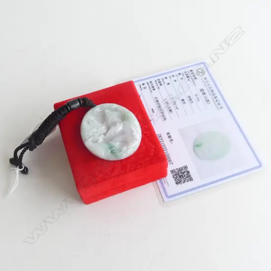 CHINESE JADE PENDANT w. CERTIFICATE & BOX