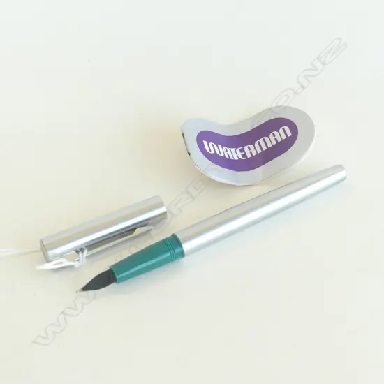 VINTAGE WATERMAN FOUNTAIN PEN, UNUSED WITH LABEL. L 135MM