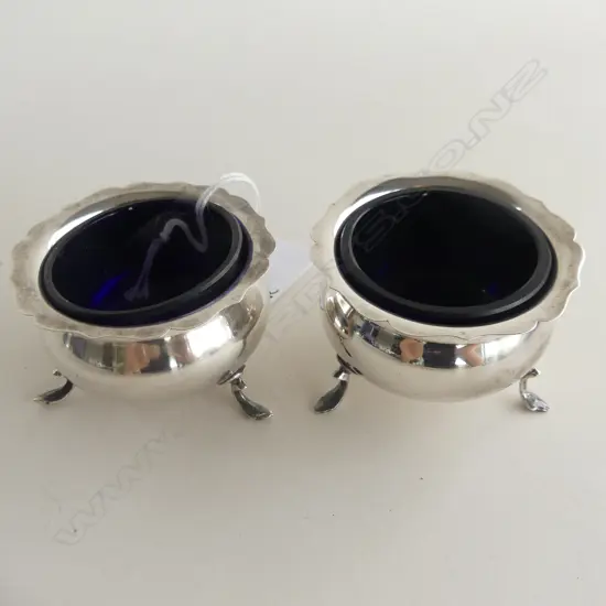 PR BLUE GLASS LINED STG SILVER MUSTARD POTS OR SALTS. BIRM. 1931, 77GMS (WITHOUT LINERS) 