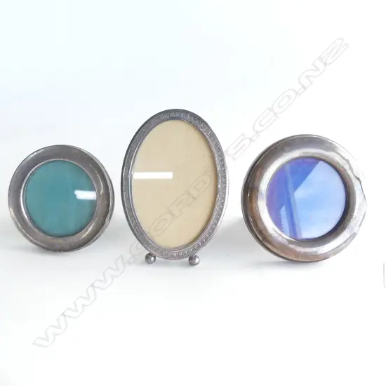 3 SM  STG SILVER PHOTO FRAMES. LARGEST H. 110MM