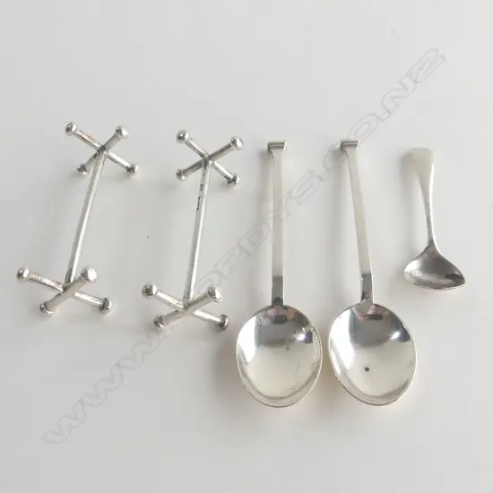 PR S/S CARVER RESTS 2 COFFEE SPOONS & S/S SALT SPOON 46GRAMS