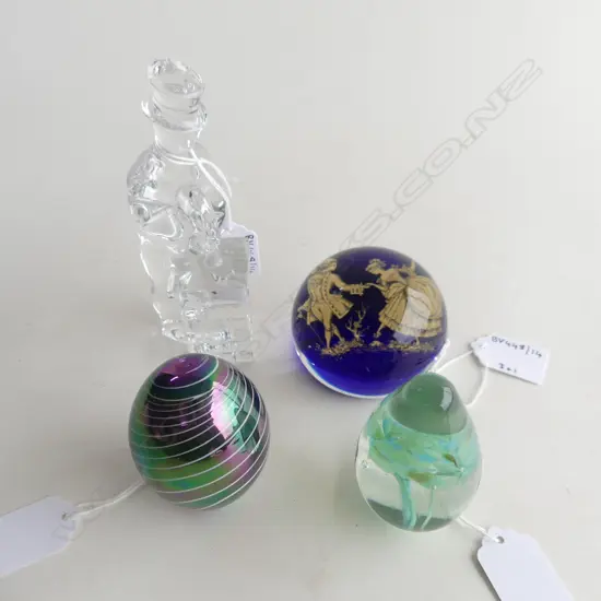 IRISH PAPAER WIEGHT HAWHII PAPER WIEGHT  ANOTHER & ORROFUS GENT FIGURE