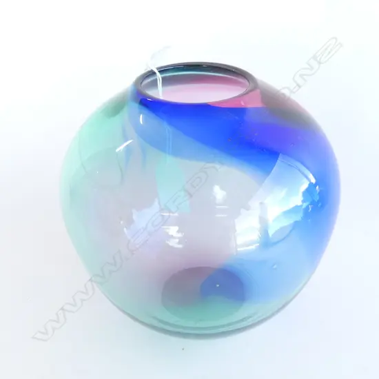 SIGNED ARTGLASS BOWL BY G NASH